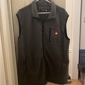 Canada WeatherGear; men’s XXL; grey with red patch, zipper; 2 side/1 top pocket